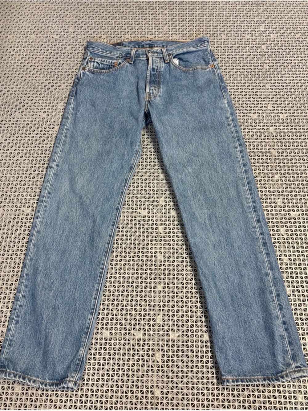 Vintage Y2K Levi's 501 Medium Wash Button-Fly Blue Jeans